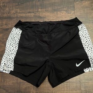black and white nike shorts